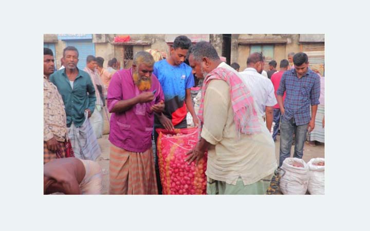 পেঁয়াজে সয়লাব পাবনার হাটবাজার,আমদানি বন্ধের দাবি