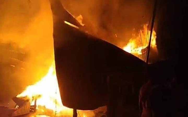 বরগুনায় পাঁচটি ট্রলার আগুনে পুড়ে গেছে