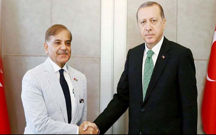 পাকিস্তানের নতুন প্রধানমন্ত্রীকে ফোন করে অভিনন্দন জানালেন এরদোগান