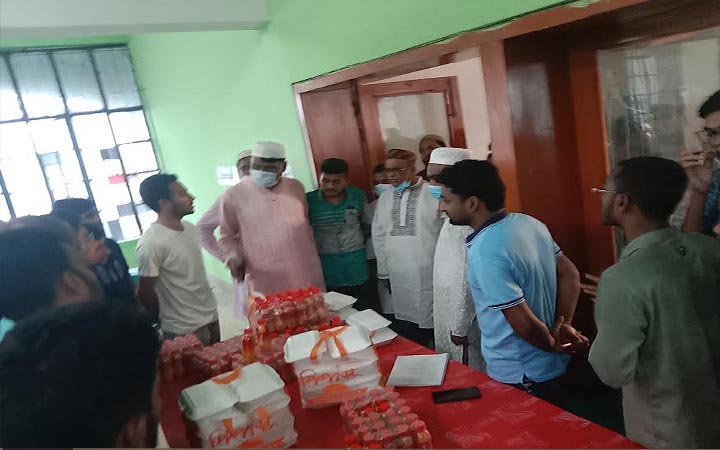 ছাত্রলীগকে দায়িত্ব দিয়ে উধাও হল প্রশাসন! পরিদর্শনে এসে ক্ষুব্ধ উপাচার্য