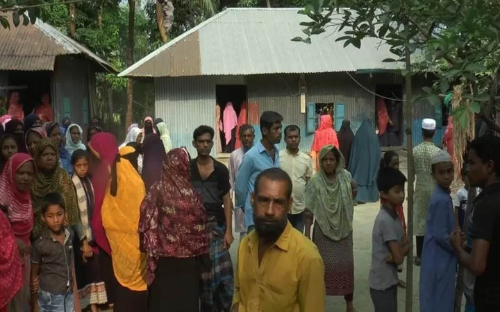 বাবার ওপর ক্ষুব্ধ হয়ে শিশুকে গুলি করে হত্যা