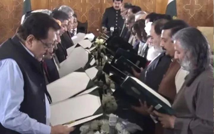 পাকিস্তানের নতুন মন্ত্রিসভার শপথ গ্রহণ