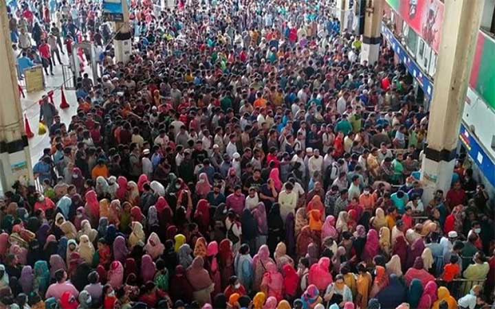 কমলাপুরে দ্বিতীয় দিনও উপচেপড়া ভিড়