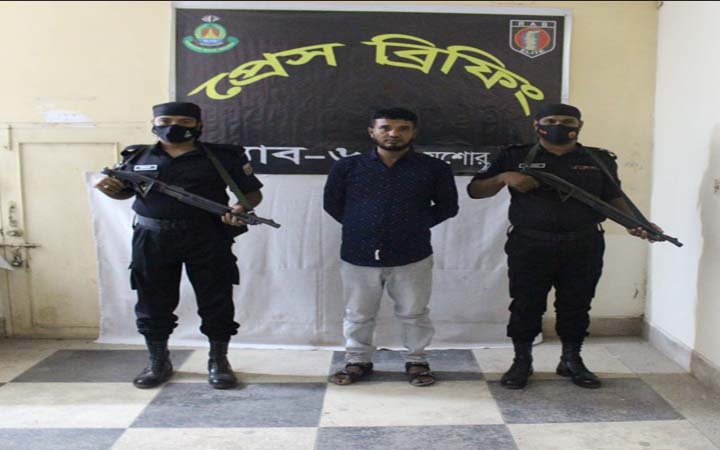 যশোরে ডাকাতি মামলার ১৩ বছরের  ওয়ারেন্টভুক্ত আসামী গ্রেফতার