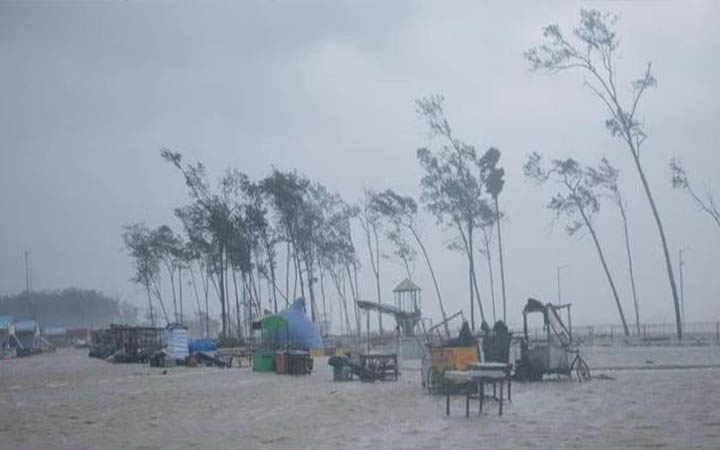 বিকেলের মধ্যে শক্তি হারাবে ঘূর্ণিঝড় ‘অশনি’