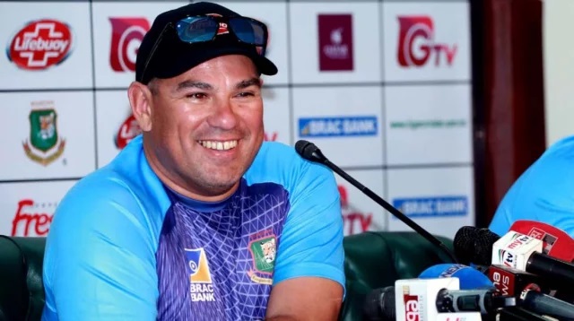 মোমিনুল রান খরায় থাকলেও ফর্মহীন নয় : ডোমিঙ্গো