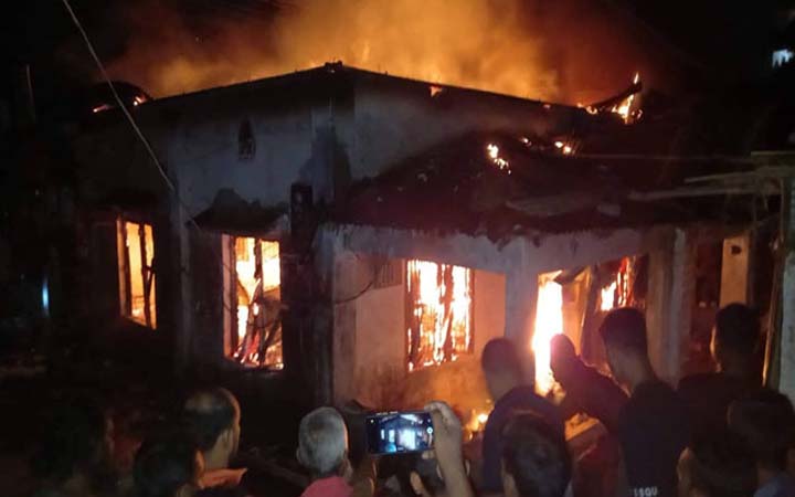 সোনারগাঁওয়ে বিএনপির কার্যালয়সহ ৫ দোকানে আগুন