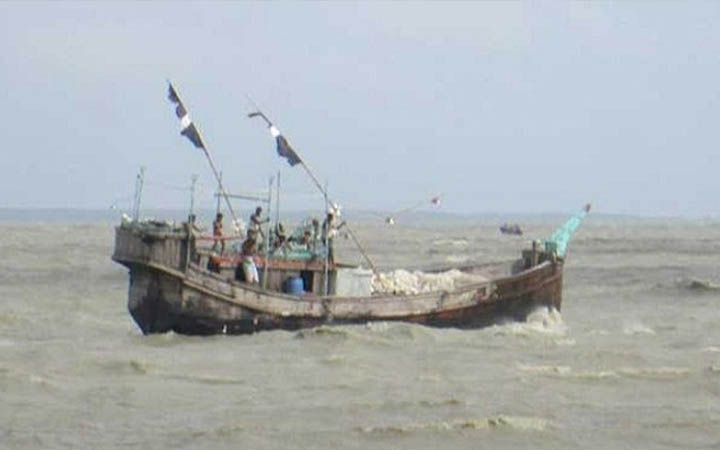 নোয়াখালীর হাতিয়ায় ট্রলার ডুবিতে নিহত ২