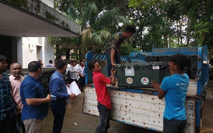 আগামীকাল কুসিক নির্বাচন: কেন্দ্রে-কেন্দ্রে পাঠানো হচ্ছে ইভিএম
