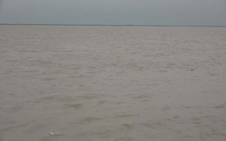 যমুনার পানি বিপদসীমা ছুঁই ছুঁই