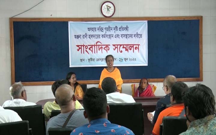কর্মসংস্থান ও বাসস্থানের দাবিতে উচ্চ শিক্ষিত অসহায় জন্মান্ধ অঞ্জনার সংবাদ সম্মেলন