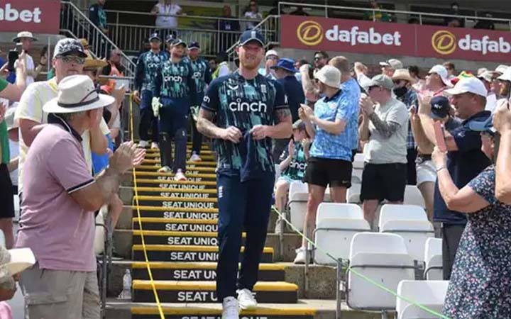 স্টোকসের বিদায়ী ম্যাচ রাঙাতে পারলো না ইংল্যান্ড