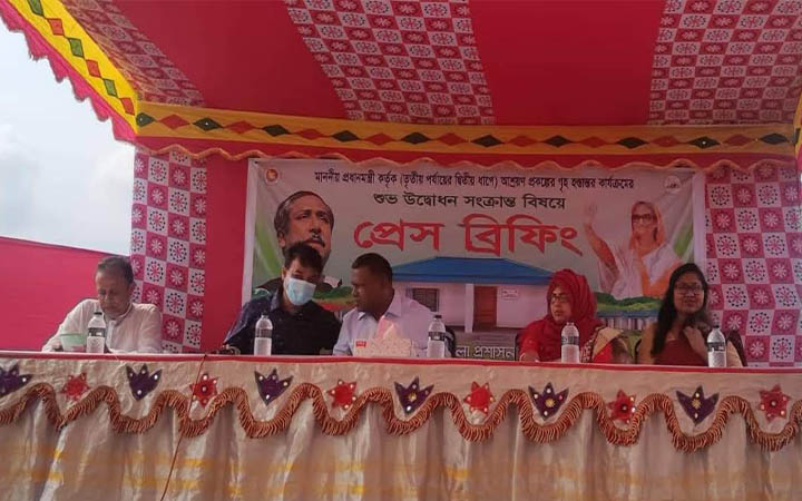 টাঙ্গাইলে ৩৪৯ পরিবার পেল জমিসহ পাকা বাড়ি