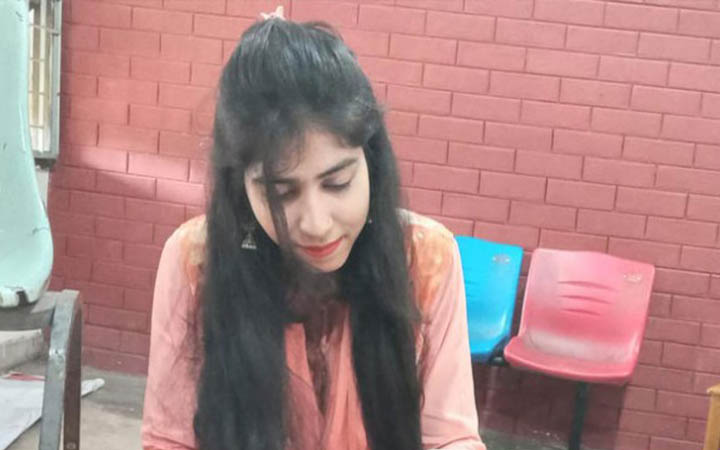 রিকশা থেকে পড়ে ইডেন কলেজের ছাত্রী নিহত