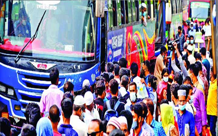রাজধানীতে পরিবহন সঙ্কট, ভোগান্তিতে কর্মজীবীরা
