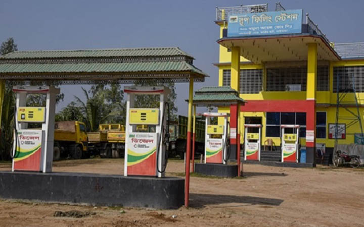 রাজধানীতে সব পেট্রোল পাম্প বন্ধ, বিক্ষোভ