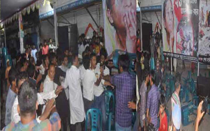 বরিশালে শোকসভায় ছাত্রলী‌গের দুই গ্রুপে সংঘর্ষ