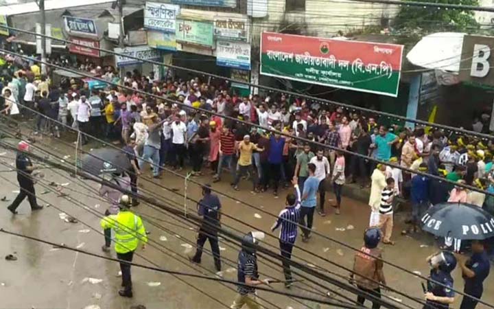 নেত্রকোণায় বিএনপি-পুলিশ সংঘর্ষ, আহত ২২