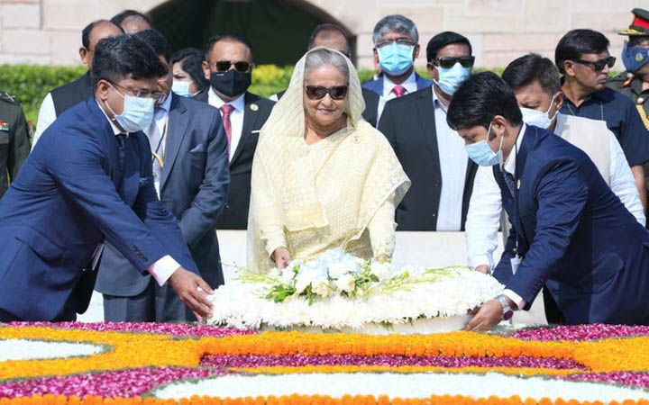 মহাত্মা গান্ধীর প্রতি গভীর শ্রদ্ধা নিবেদন করেছেন প্রধানমন্ত্রী