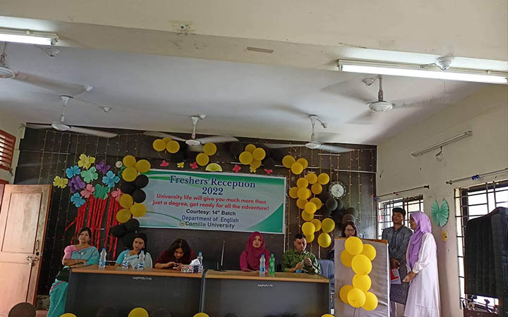 বর্ণাঢ্য আয়োজনে কুবিতে ইংরেজি বিভাগের নবীন বরণ