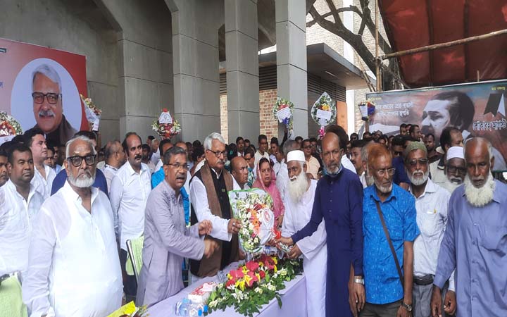 পাবনায় ডেপুুটি স্পিকার শামসুল হক টুকুকে গণ সংবর্ধনা প্রদান