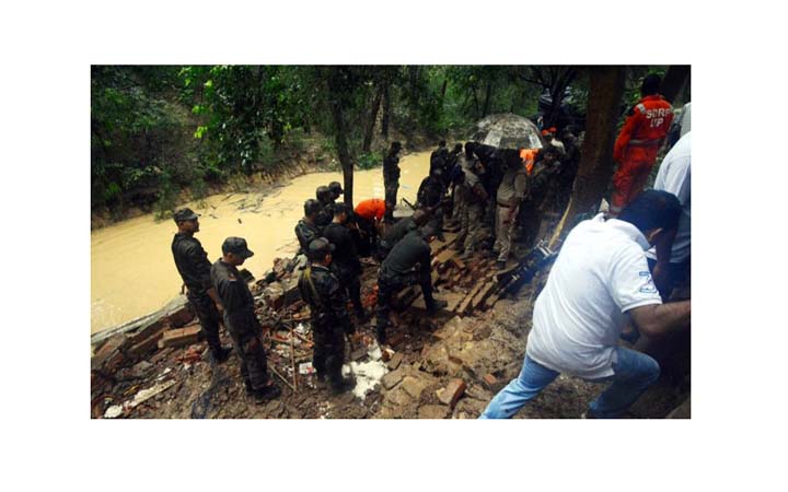 ভারতে ভারী বর্ষণের ফলে দেয়াল ধসে নিহত ১০