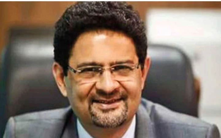 পদত্যাগ করছেন পাকিস্তানের অর্থমন্ত্রী