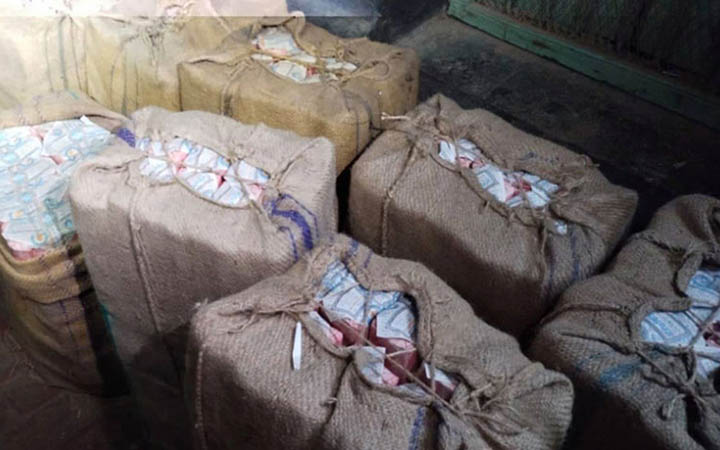 যশোরে নকল ব্যান্ডরোলযুক্ত বিপুল পরিমান আলম বিড়ি এবং করিম বিড়ি জব্দ