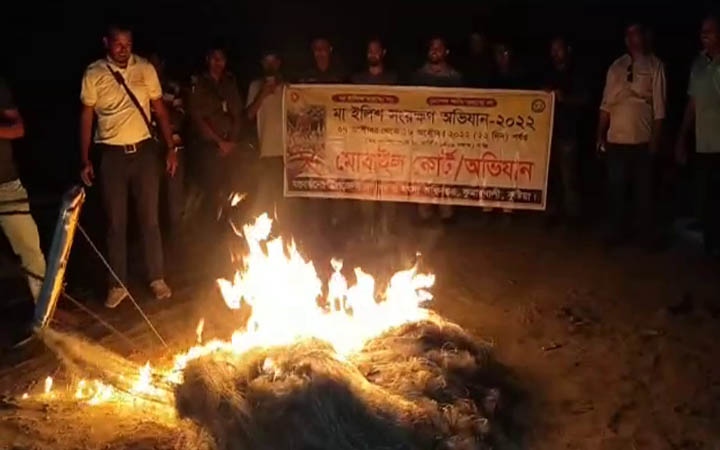 ইলিশ ধরার অপরাধে দুই জেলের অর্থদন্ড ও ৫ হাজার মিটার জাল বিনষ্ট