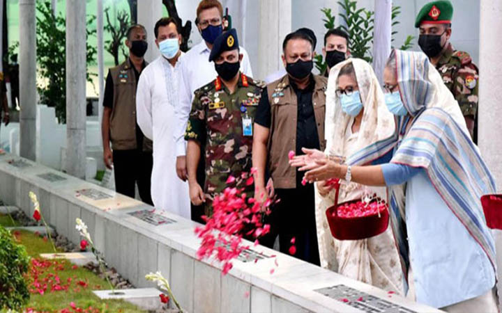 শেখ রাসেলের কবরে প্রধানমন্ত্রীর পুষ্পস্তবক অর্পণ