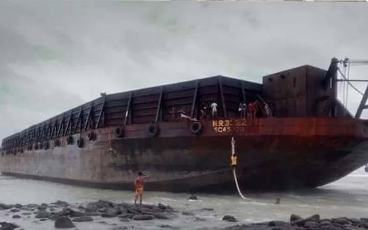 সেন্ট মার্টিন দ্বীপে আটকে পড়া 'ভূতুড়ে জাহাজ' যেভাবে বাংলাদেশে এলো