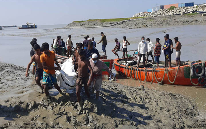 ঘূর্ণিঝড় সিত্রাংয়ে ড্রেজারডুবি : আরো ৩ শ্রমিকের লাশ উদ্ধার