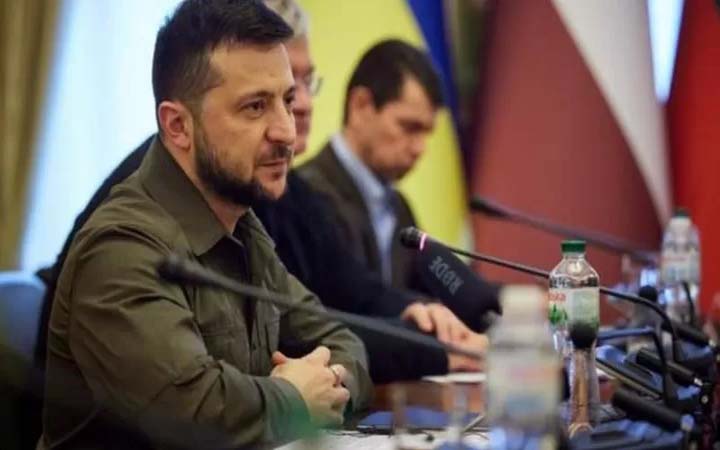 রাশিয়ার বিমান হামলার বিরুদ্ধে লড়ছে ইউক্রেন : জেলেনস্কি