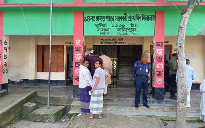 ফরিদপুর-২ আসনে উপনির্বাচনে ভোটগ্রহণ চলছে