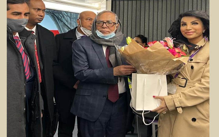 বার্লিন থেকে লন্ডনে পৌঁছেছেন রাষ্ট্রপতি