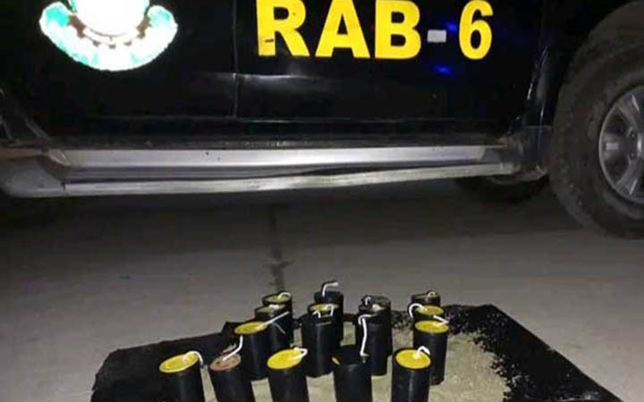 সাতক্ষীরায় ১৭ ককটেল উদ্ধার
