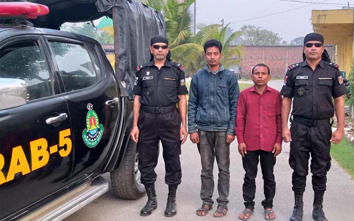 নাটোরে ১৪ কেজি গাঁজাসহ দুই মাদক ব্যবসায়ী গ্রেফতার