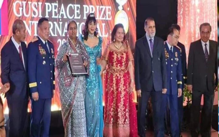 ‘গুসি শান্তি পুরস্কার’ পেলেন ডা: দীপু মনি