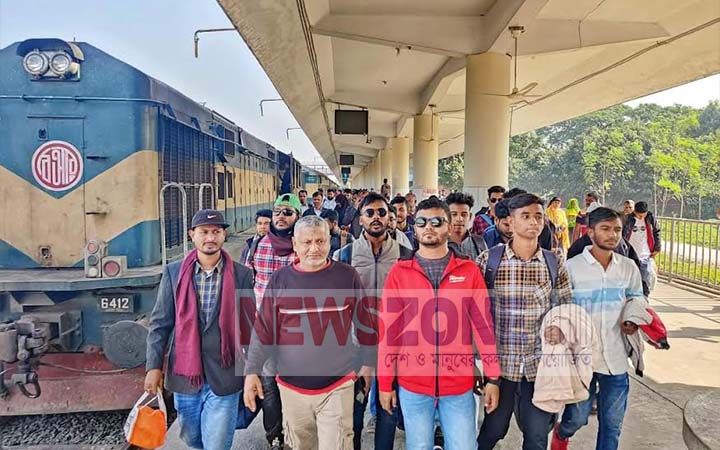 পাবনায় গণপরিবহন বন্ধ:  ট্রেনেই ছুটছেন বিএনপি নেতাকর্মীরা