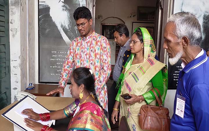 কুষ্টিয়ায় রবীন্দ্র কুঠিবাড়ীতে দৃষ্টি প্রতিবন্ধীদের জন্য ব্রেইল সিস্টেম চালু