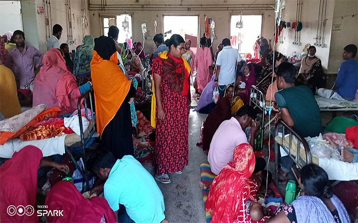 পাবনা জেনারেল হাসপাতালের ১৫ শয্যার ডায়রিয়া ওয়ার্ডে শত রোগী, বাড়ছে শিশুরোগ