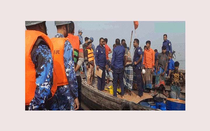 ৯০০ টন জ্বালানি নিয়ে মেঘনায় জাহাজডুবি
