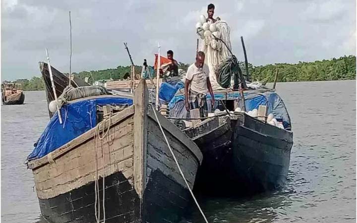 ৪ জানুয়ারি থেকে ১৭ জেলায় অবৈধ জাল অপসারণে বিশেষ অভিযান : মন্ত্রণালয়