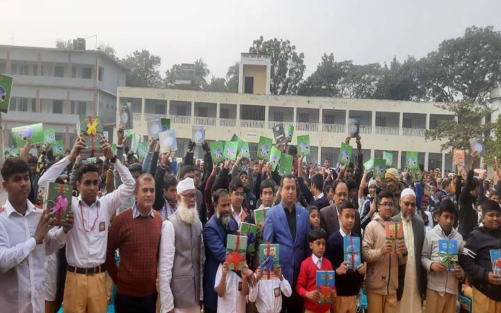 পাবনায় পাঠ্যপুস্তক উৎসব দিবস অনুষ্ঠিত