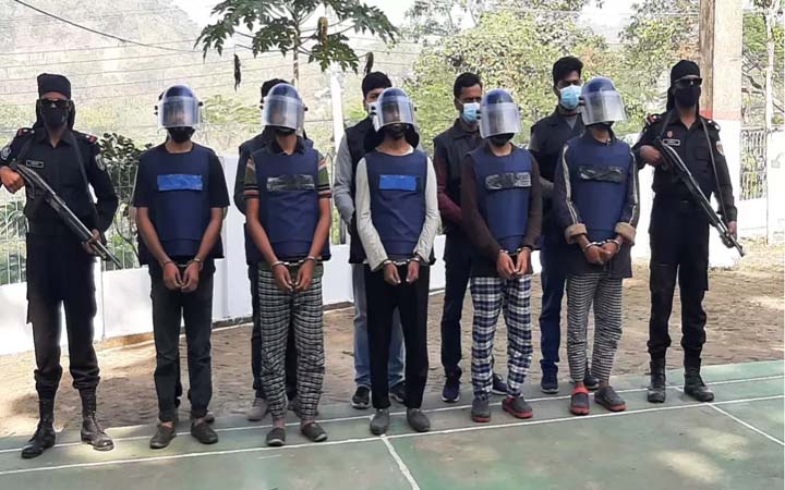 বান্দরবানে জঙ্গি বিরোধী অভিযানে ১২ জঙ্গি ও ১৪ কেএনএফ সদস্য গ্রেপ্তার : র‌্যাব