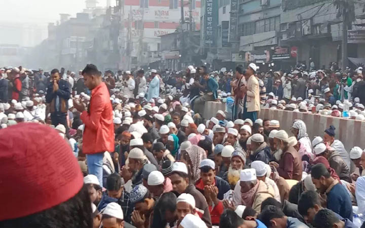 আখেরি মোনাজাতের মধ্য দিয়ে শেষ হলো বিশ্ব ইজতেমার প্রথম পর্ব
