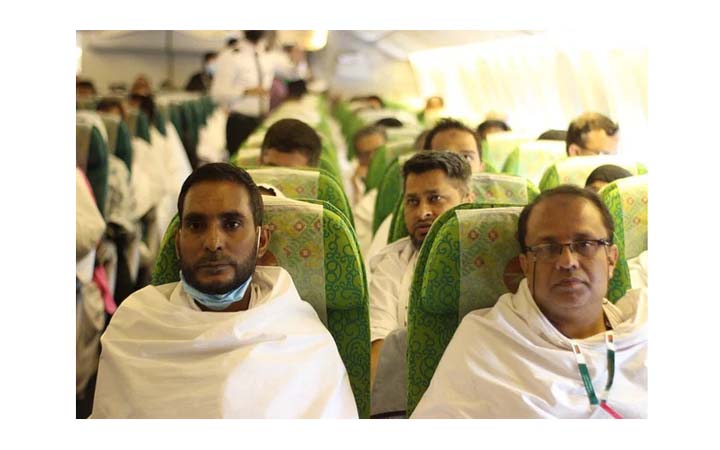 ঢাকা ছেড়েছে প্রথম হজ ফ্লাইট