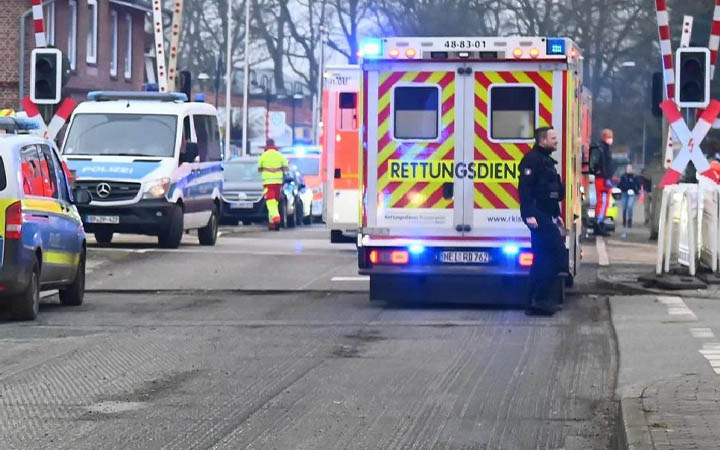 জার্মানিতে ট্রেনে ছুরি হামলা, নিহত ২