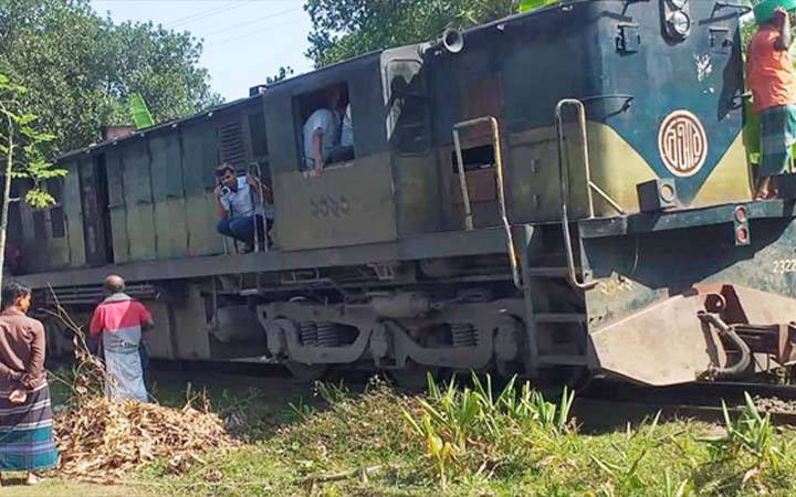 গাজীপুরে ট্রেনের ইঞ্জিন বিকল