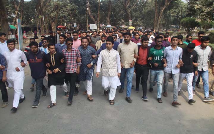 নবীন শিক্ষার্থীদের স্বাগত জানিয়ে ইবি ছাত্রলীগের শুভেচ্ছা মিছিল